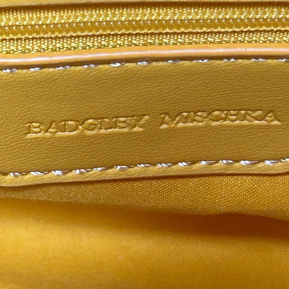 Badgley Mischka Yellow Shoulder/Crossbody Bag Approx. 12 x 10 x 4 - Picture 15 of 17